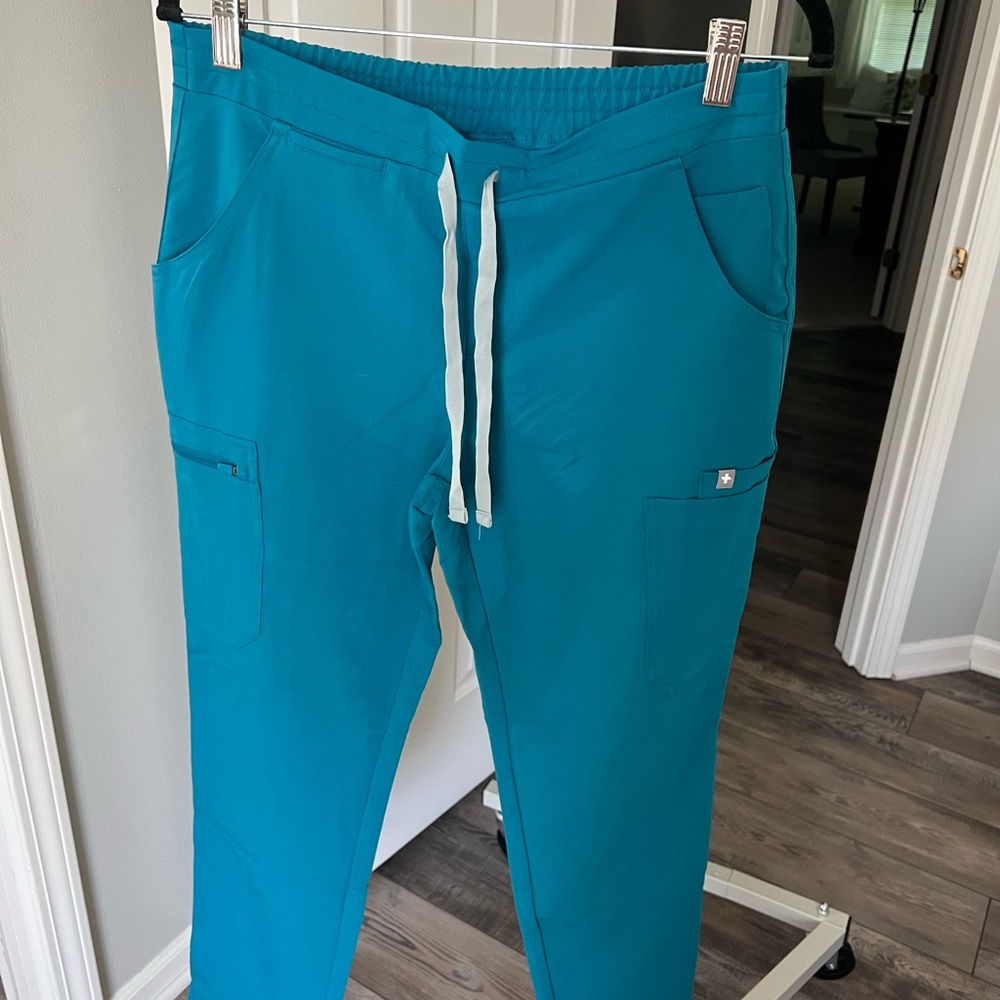Yola Figs Skinny Scrub Pants